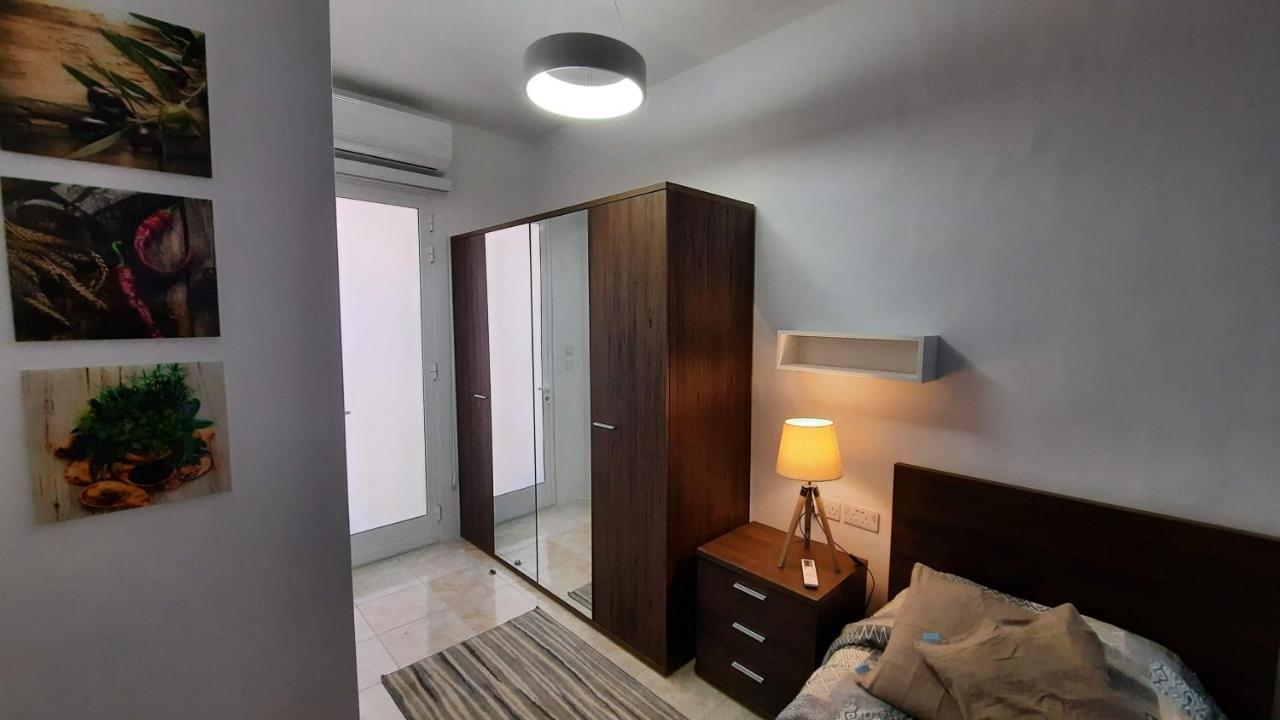 Spacious Side-Sea View Apartment At St Paul'S Bay 圣保罗湾城 外观 照片